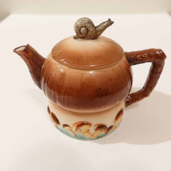 🍄 Vintage Ceramic Mushroom Theme Teapot with Snail Handle Lid 🍄 - Picture 4 of 13